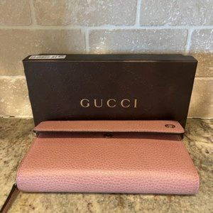 Gucci Interlocking G Logo Leather Wallet in pink